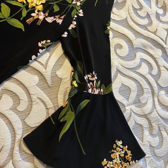 EUC Tommy Hilfiger Women's Size 8 Black Floral Flowers Dress Bell Sleeves - Picture 6 of 7